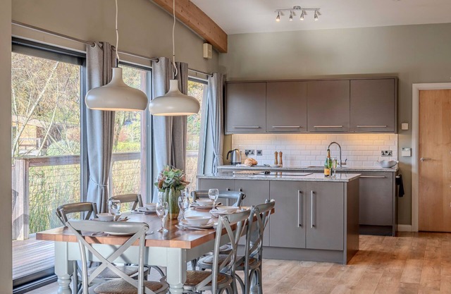 Rebecca - a lodge that sleeps 6 guests in 3 bedrooms