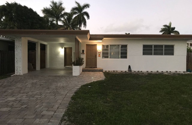 RECENT REMODELED VINTAGE HOUSE, NEART THE BEACH!