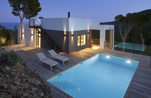Recent villa, 3 bedrooms/8 beds, sea view, quiet, private pool, 5 mins walk to the beach