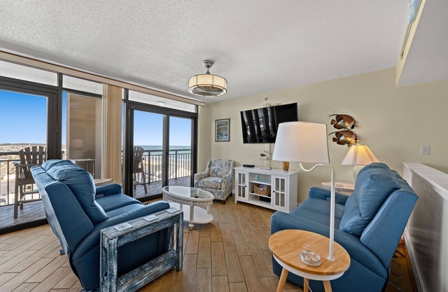 Recently Renovated Unit w/Gorgeous Views + Free Attraction Tickets!