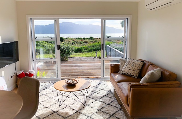 RECENTLY RENOVATED PROPERTY RIGHT ON THE SAND! NEW DECK AND FREE WIFI!