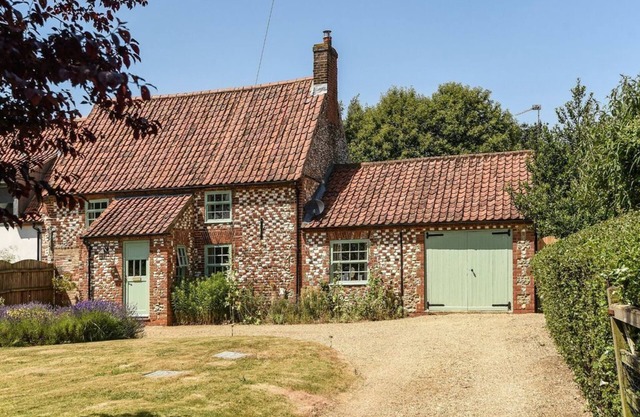 Recently renovated country cottage near to coastal beaches