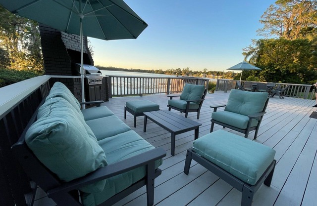 Recently Renovated Lakehouse on Lake Talmadge
