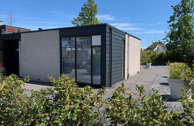 Recently renovated with sauna, modern furnished, lots of comfort and nice landscaped outdoor surroundings that blend seamlessly into the natural environment.
