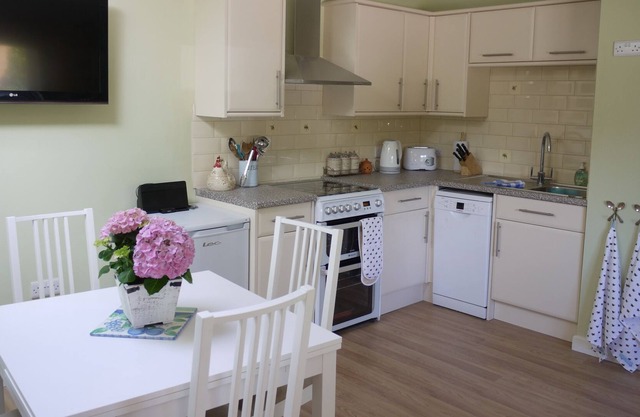 Rectory Cottage - Sleeps 4, Dogs Welcome, Perfect for Families