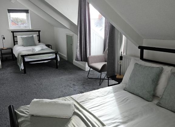 Rectory5 - 5 bedroom 7 beds Parking Perfect for Contractors