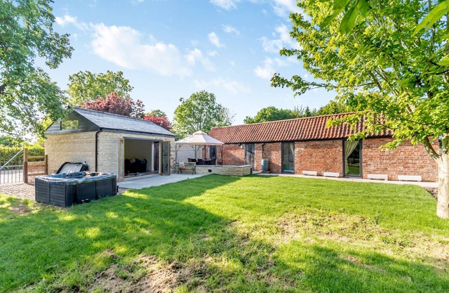 Red Brick Barn - UK39916
