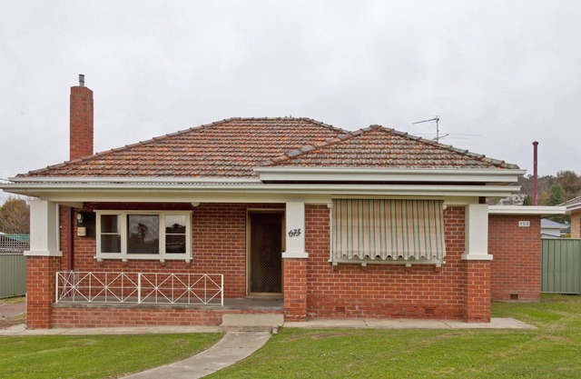 Red Brick Beauty - Central Cottage