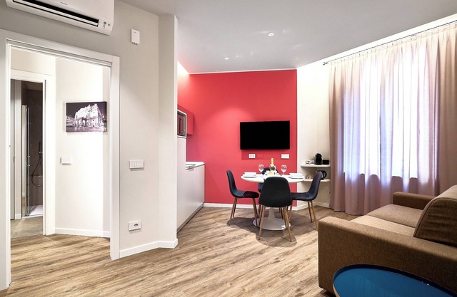 RED DONATELLO - One Bedroom Apartment, Sleeps 5