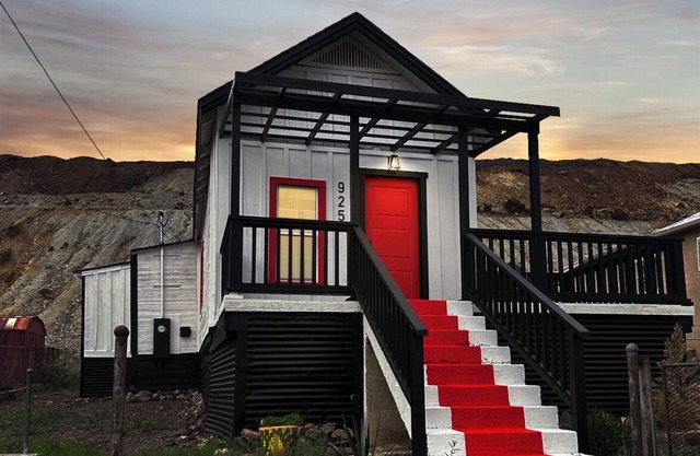 Red Door Bungalow Bisbee/Mountain Views Stay