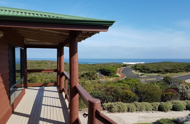 Red Door - *Spectacular views, close to beach, large spaces*