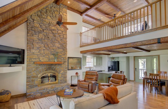 Red Fox Ridge - Private, Cabin, Large Groups