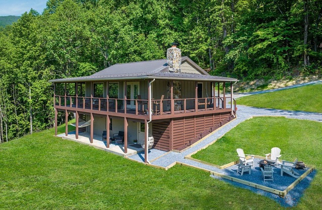 Red Gate Cabin - Mountain views / private access to the Shenandoah National Park