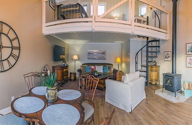 Red Hawk Ranch 3, Mountain Ranch Property, only 15 minutes from Winter Park Resort, Hot Tub