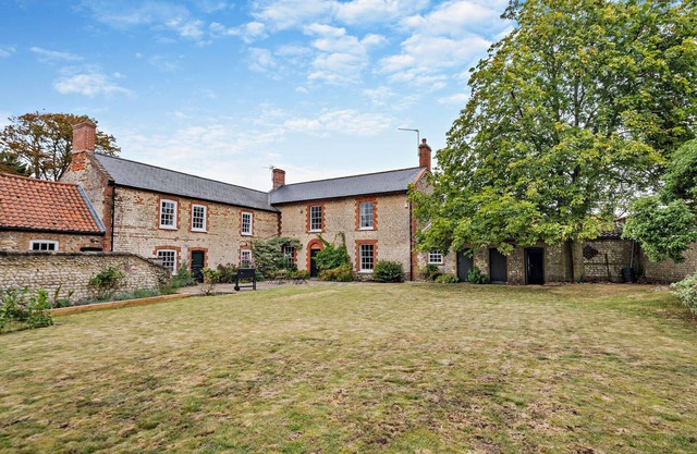 Red House - Five Bedroom House, Sleeps 12