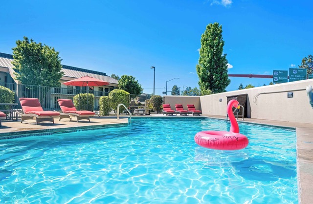 Red Lion Inn & Suites Deschutes River Bend