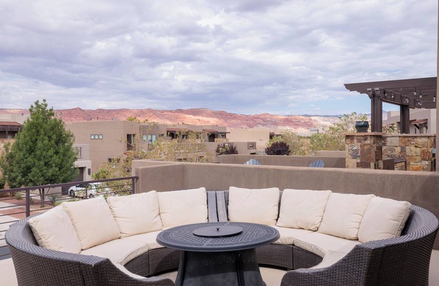 Red Rock Getaway at The Ledges Golf Club *Resort Amenities Included!