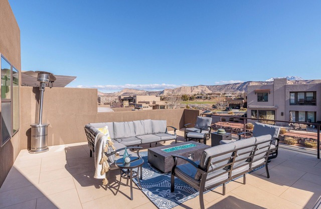 Red Rock Peace at The Ledges Golf Club *Private Hot Tub*