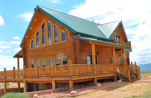Red Rock Ranch Log Cabin: Large, Fully Furnished, 5 Bdr, sleeps 12, 3 levels