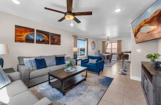 Red Rock Retreat - Pool/Hot Tub, Park, Yard Games, Basketball and Tennis Courts
