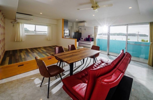 Red Room/Uruma Okinawa