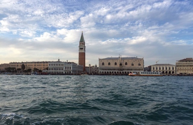 Red Tower Venice - 2 mins from VCE Airport - 15mins from Venice City Centre