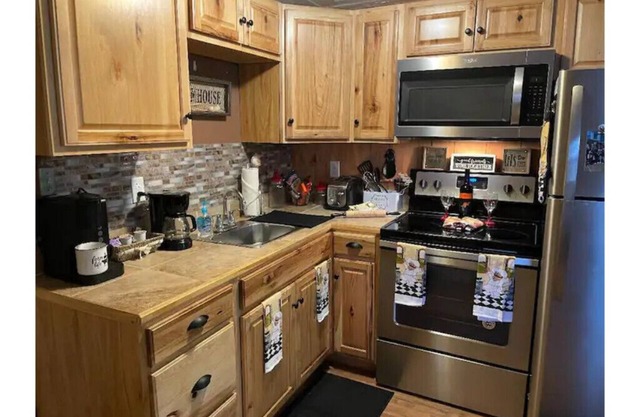 Redbay Retreat ! Country, Beach and Pet-Friendly
