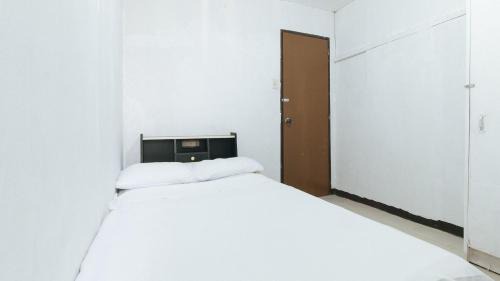 RedDoorz at Amora Villa Apartelle