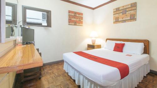 Broadway Court Apartelle 