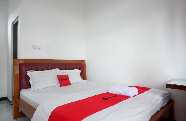 RedDoorz near Alun Alun Wonosobo 2