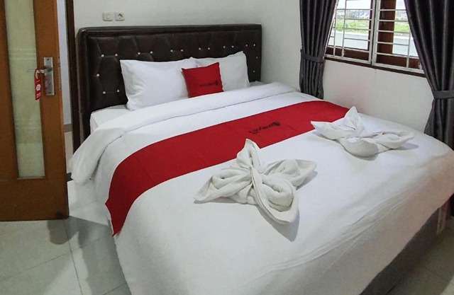 RedDoorz near CitraLand Gama City Medan