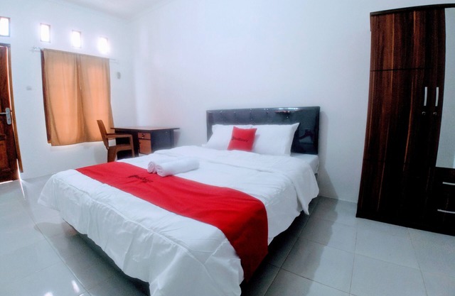 RedDoorz near Exit Toll Jatiwarna 2