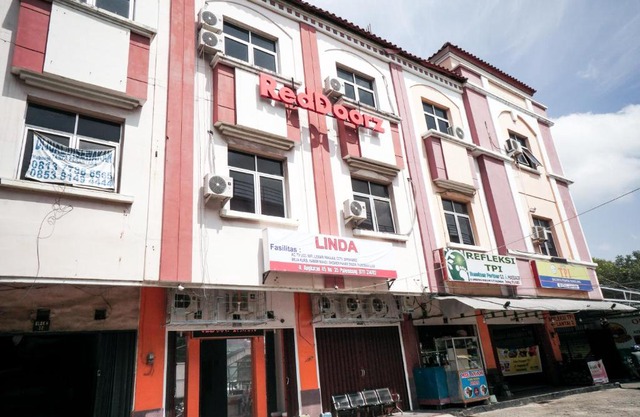 RedDoorz near Palembang Square Mall 2