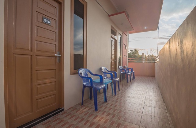 RedDoorz Plus near Syamsudin Noor Airport 3