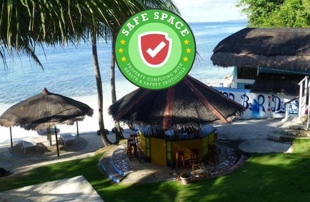 RedDoorz Premium @ Flower Beach Anda