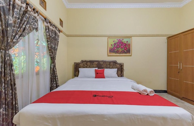 RedDoorz Syariah at Bumi Eyang Enin Homestay Tasikmalaya