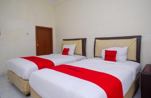 RedDoorz Syariah near Alun Alun Wonosari