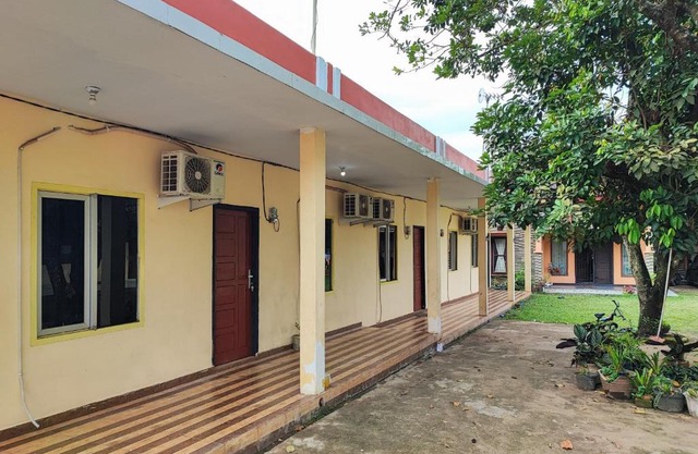 RedDoorz Syariah near Terminal Alam Barajo Jambi