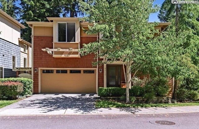Redmond Hideaway Home - spacious, quiet, and close to everything!