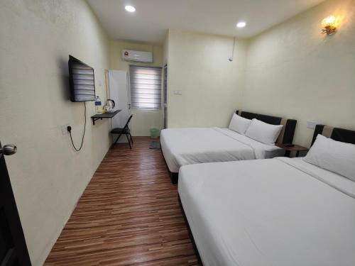 Reds Roomstay Pantai Penarik 3