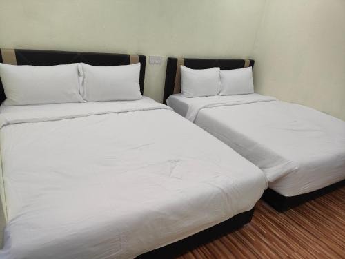 Reds Roomstay Pantai Penarik 2