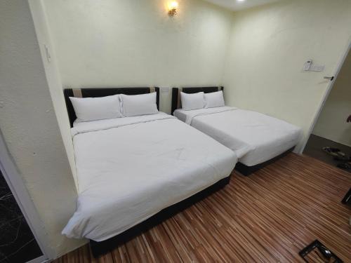 Reds Roomstay Pantai Penarik 1
