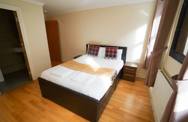 *REDUCED* City getaway apartment | 5 mins from Waterloo Station approx 7 mins