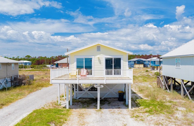 Reduced Rate! SS Minnow *Pet-Friendly, Steps to Beach*