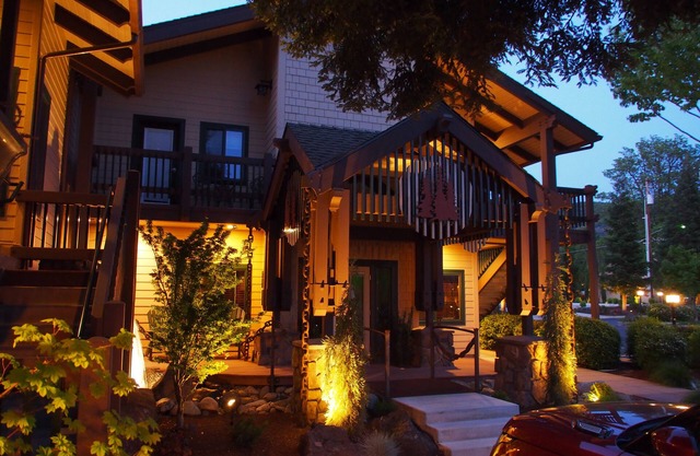 Redwood Garden Inn