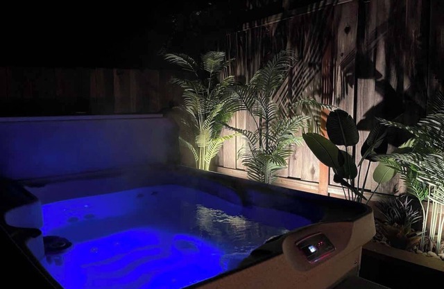 Redwood Grove (Relaxing Hot Tub+PS5+Redwood Park)