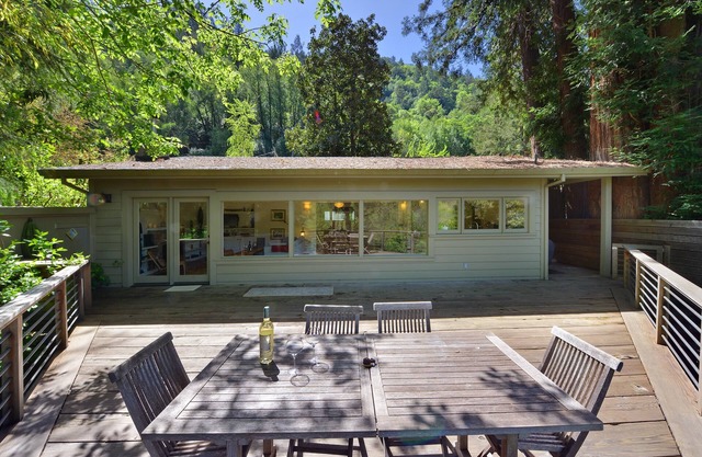 Redwood River House-Complimentary wine tasting at Croix included!