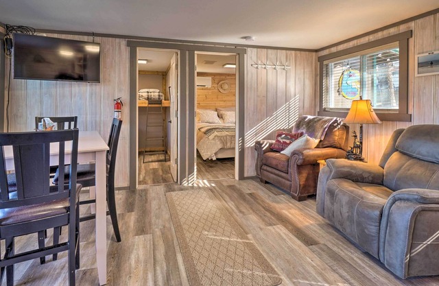 Reeds Spring Lakefront Cabin w/ Resort Perks!