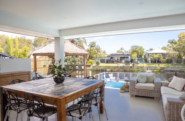 Reef Water Retreat - Luxe Home With Pool - Walk to Beach