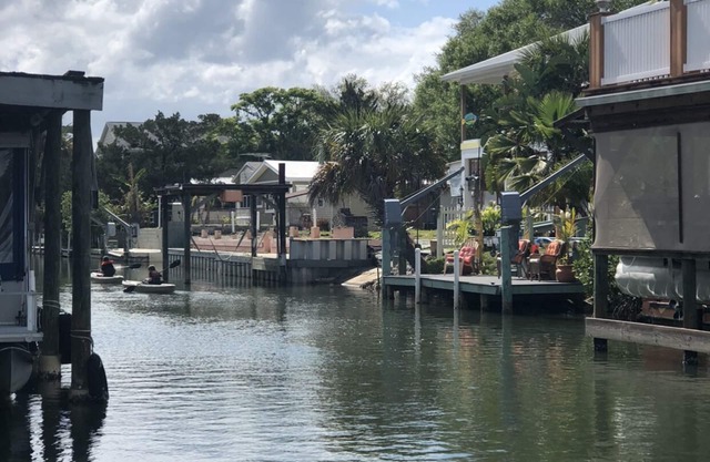 Reel Paradise Cottage- Canal Front- Bring your Boat to our 50’ Dock!